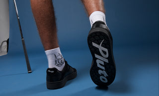 Do pro golfers wear spikeless golf shoes?