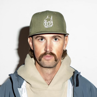 BOY PLUTO X NEW ERA | OLIVE